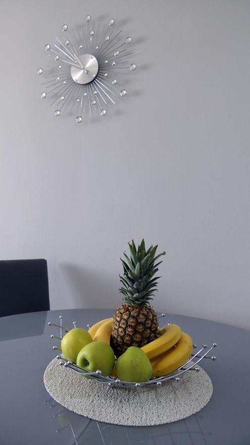 Apartman *Sanja* Omisアパートメント エクステリア 写真