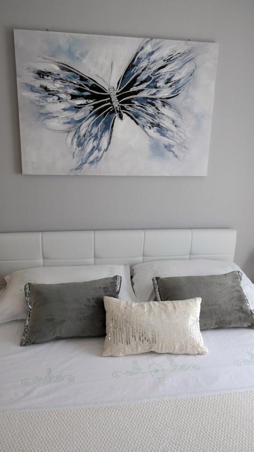 Apartman *Sanja* Omisアパートメント エクステリア 写真